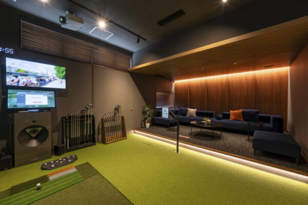 店をつくるのは、土地への執念だ。『Lounge Range 伊万里』が映す、地方のゴルフ空間