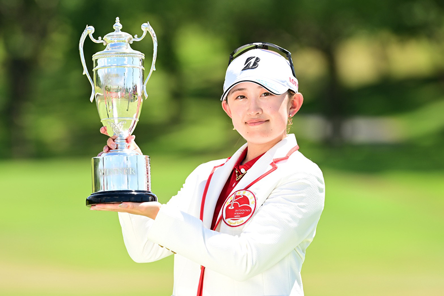 19歳・加藤麗奈がJLPGAツアー初優勝　通算22アンダーで刻んだ新記録