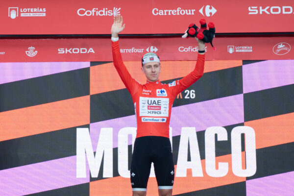 ブエルタ2026開幕！ポガチャルが50km独走で圧勝、そしてインフルエンサー騒動の波紋