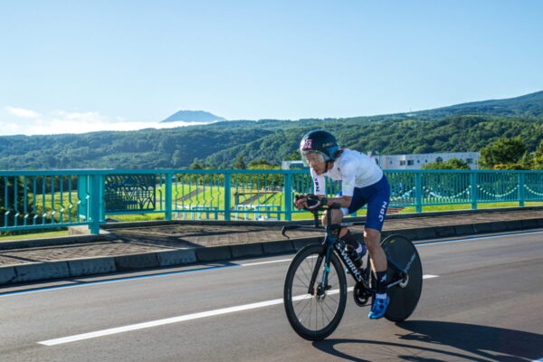 75歳以上クラスで日本が2・3位独占！ ニセコで幕開けたアマチュア自転車世界選手権｜UCIグランフォンド世界選手権