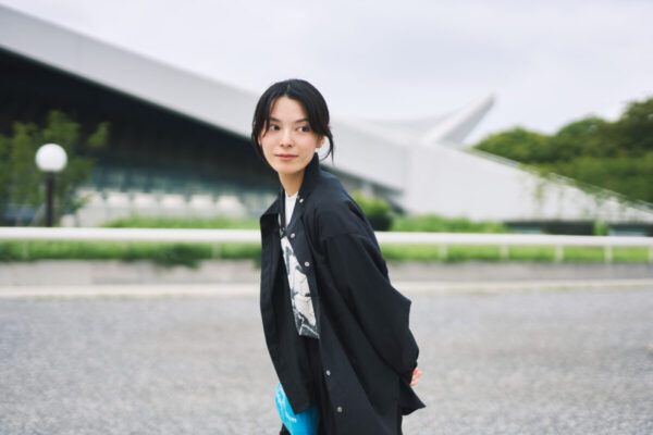 モデル・透子さん「自然のなかに行くと、自分をちょっとずつ取り戻せる」【街と自然を行き来する｜BOUNDLESS Vol.2】