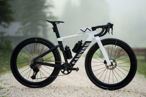 キャニオン新型Grail登場　最大57mmタイヤ対応とエアロを極めた第3世代グラベルレーサー｜CANYON