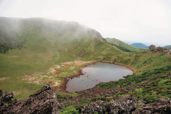 済州島の、知らなかった山の魅力。漢拏山をめぐる緑と風の旅【後編】|山頂ランチから下山、旅支度ガイドまで