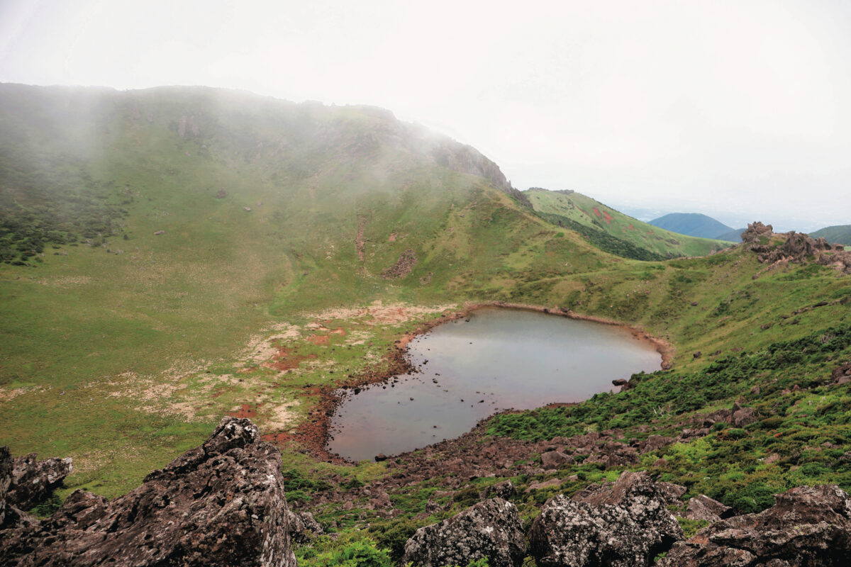 済州島の、知らなかった山の魅力。漢拏山をめぐる緑と風の旅【後編】｜山頂ランチから下山、旅支度ガイドまで
