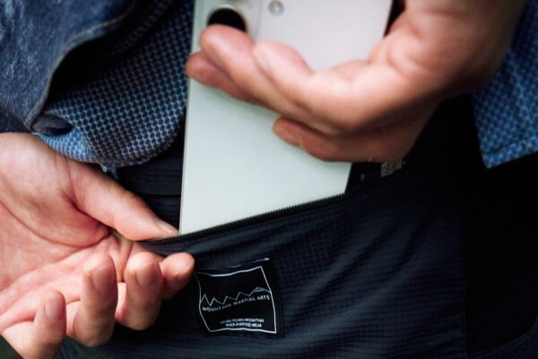 お尻にスマホを入れるポケットがない。ラップが自動機能しかない。そんなスペックは嫌だ！[注目ブランドのランコーデ]