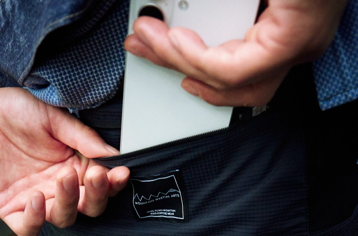 お尻にスマホを入れるポケットがない。ラップが自動機能しかない。そんなスペックは嫌だ！[注目ブランドのランコーデ]