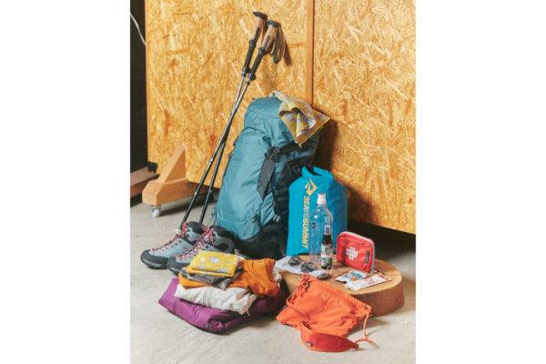 山小屋泊ってなにが必要？日帰り装備にプラスしたいマストアイテムとあると便利なもの