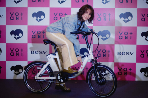 のんも登壇、アンバサダー10年目に　BESVがe-Bike「Votani」を刷新、初アパレルも披露