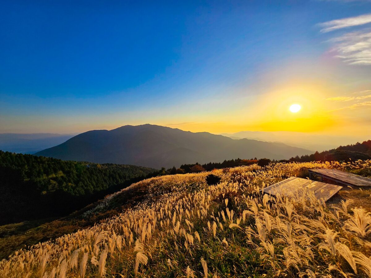 【参加者募集】秋の山と、長く歩く旅の魅力を体感。「ダイヤモンドトレールを歩こう」を開催！