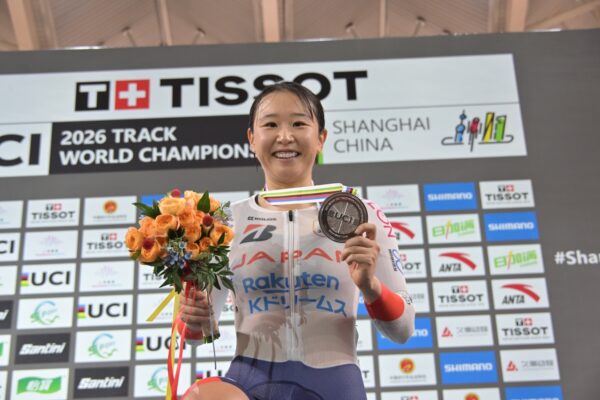 梶原悠未が落車再走から銀、中野慎詞が銅メダル！佐藤水菜4強進出　上海世界選手権2日目