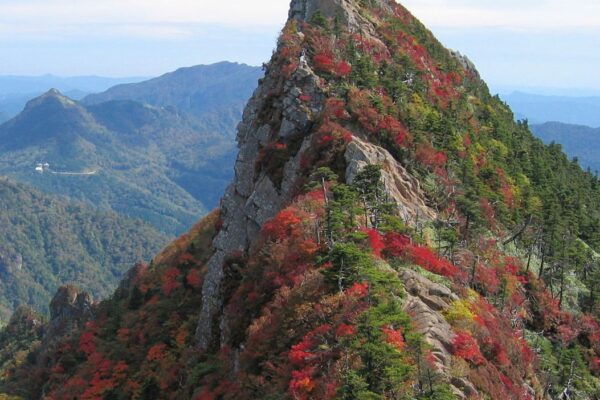 樽前山／タワ尾根／沼津アルプス／瓶ヶ森｜アウトドアショップに聞く全国フィールド情報｜PEAKS 2026年12月号
