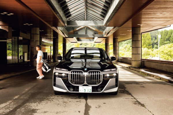 BMW 740iはゴルフに最適？キャディバッグ3本を積める最高級セダンの実力